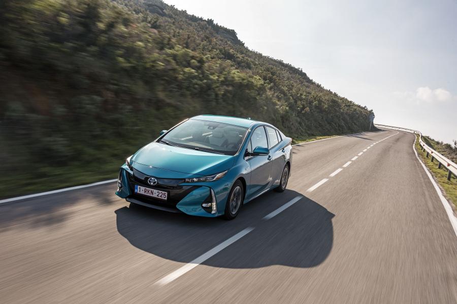 Toyota Prius Plug-in Hybrid 2016 года  (фото 50 из 187)